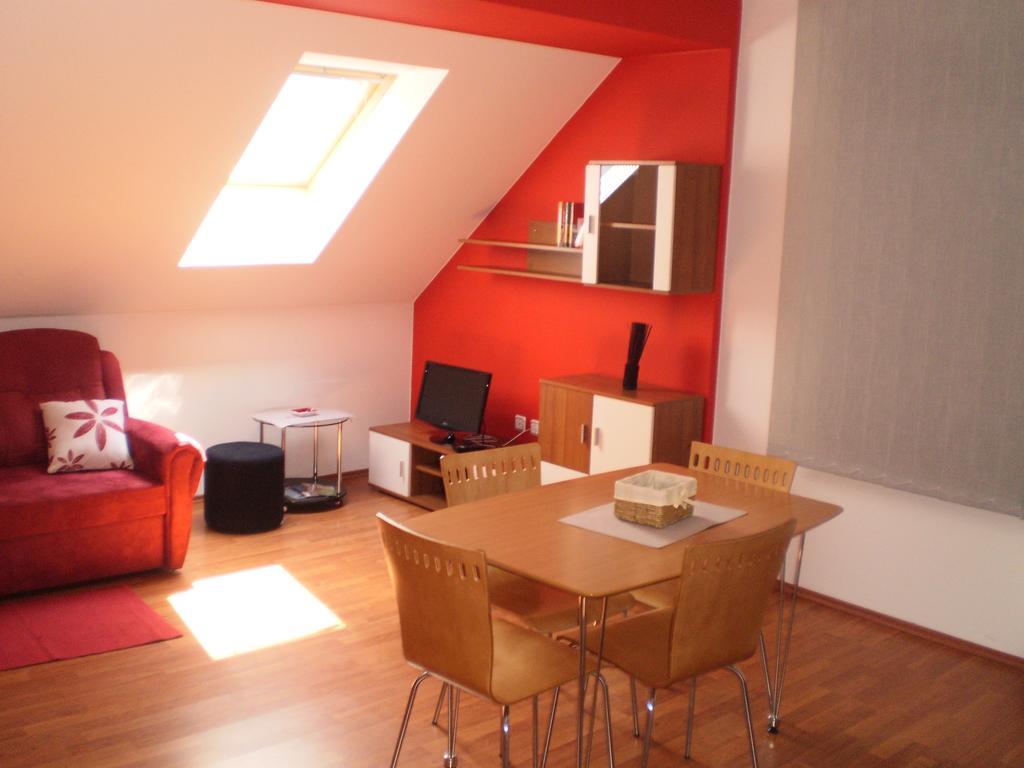 Apartments Petar Pan Krapinske Toplice Δωμάτιο φωτογραφία
